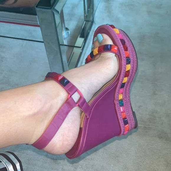 Louboutin Wedges Pira Ryad